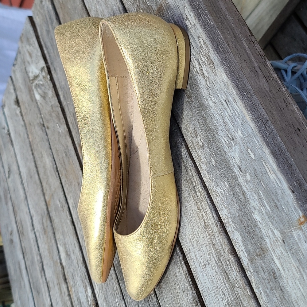 Aerosoles Ladies gold slip on flats Sz 8